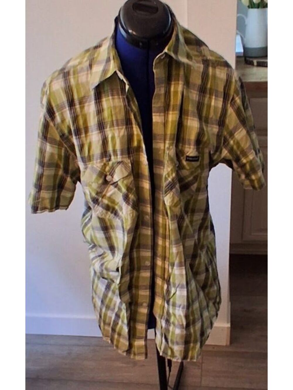 Volcom Stone Men's Medium Plaid Short Sleeve Button-Up Shirt Skater